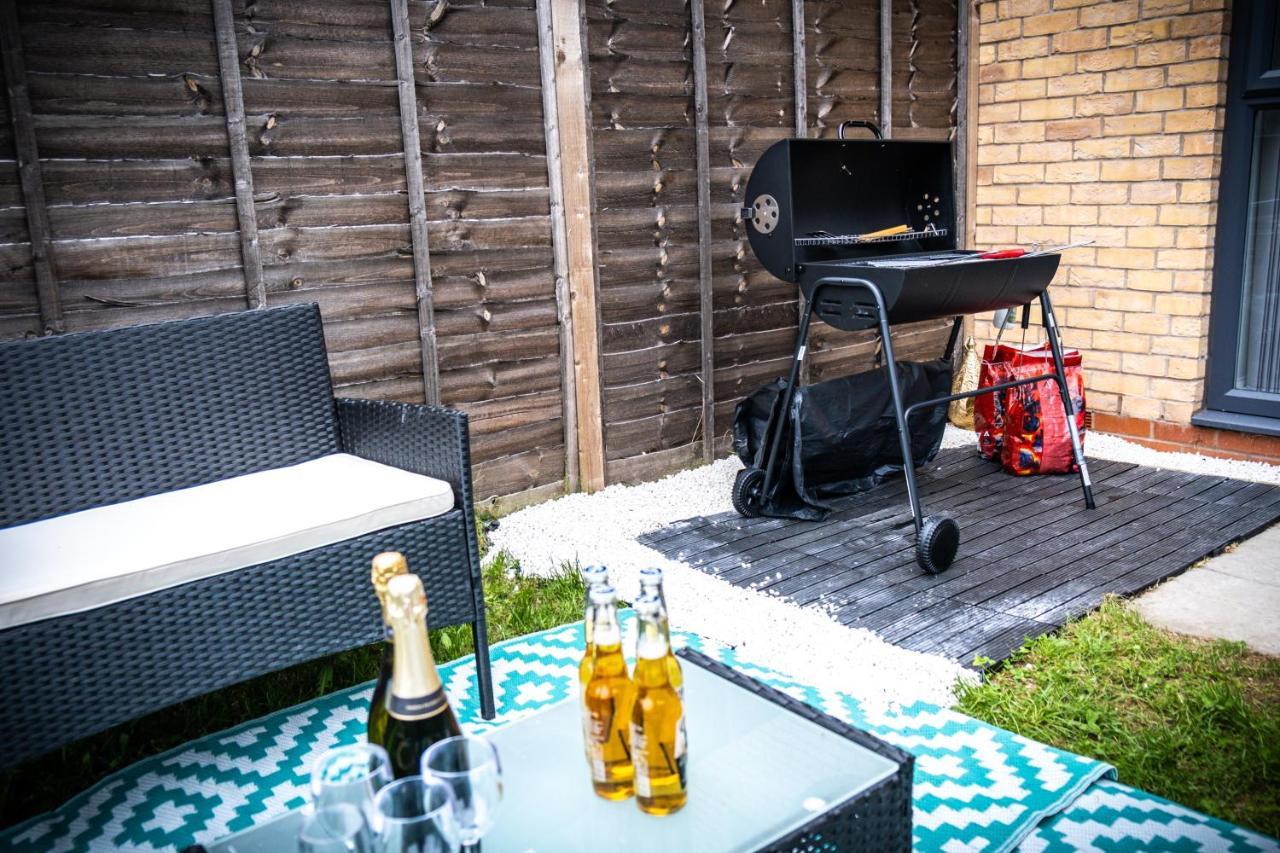 Luxury 2 Bed House City Centre ✘ Bbq & Garden ☆ Family Friendly→ Swingball & Outdoor Furniture - Free Parking → With 50 Inch Smart Tv, Free Netflix & Wifi ✘ Comfy Seating Area - By Maevela Birmingham Ngoại thất bức ảnh
