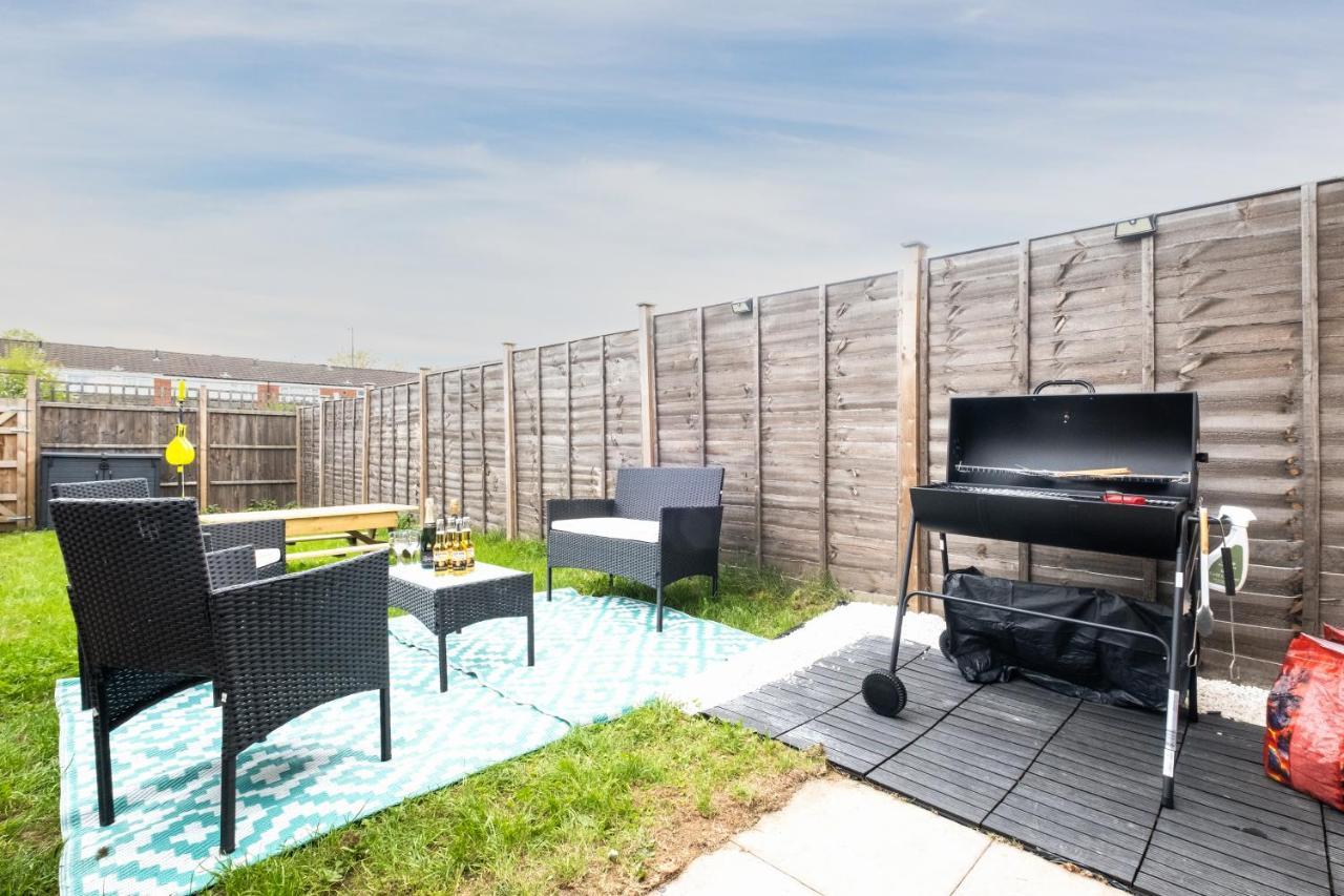 Luxury 2 Bed House City Centre ✘ Bbq & Garden ☆ Family Friendly→ Swingball & Outdoor Furniture - Free Parking → With 50 Inch Smart Tv, Free Netflix & Wifi ✘ Comfy Seating Area - By Maevela Birmingham Ngoại thất bức ảnh