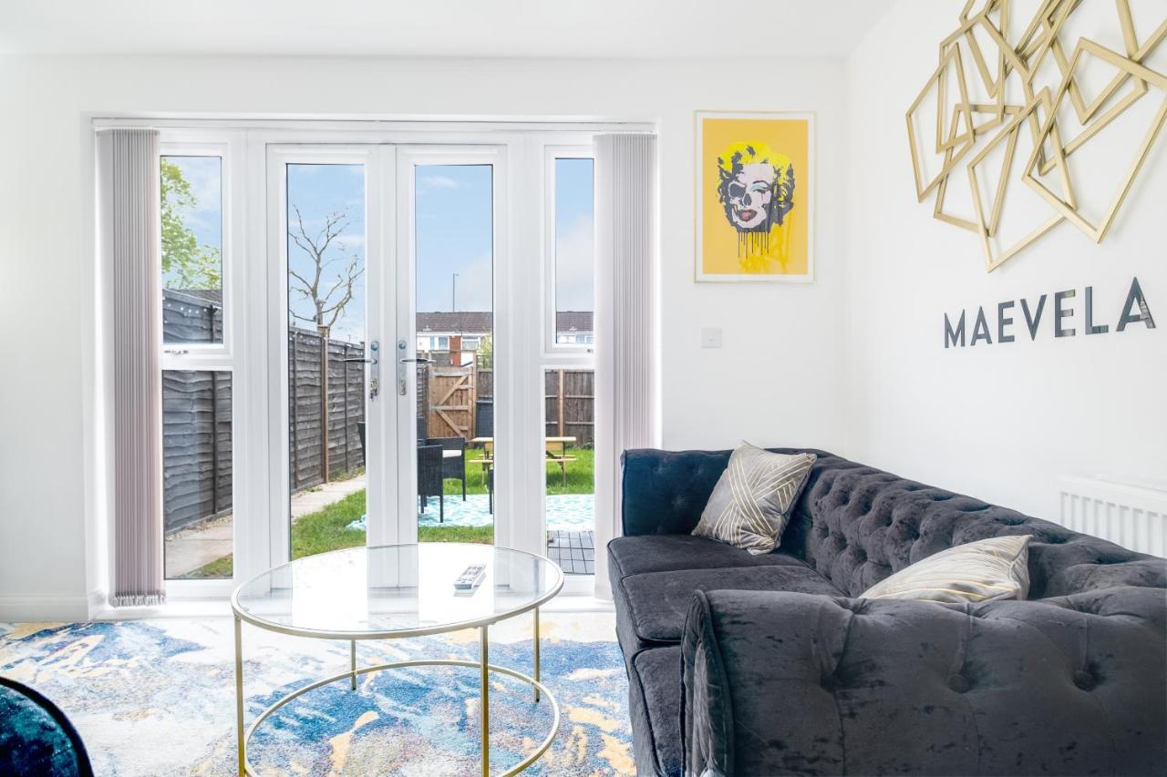 Luxury 2 Bed House City Centre ✘ Bbq & Garden ☆ Family Friendly→ Swingball & Outdoor Furniture - Free Parking → With 50 Inch Smart Tv, Free Netflix & Wifi ✘ Comfy Seating Area - By Maevela Birmingham Ngoại thất bức ảnh