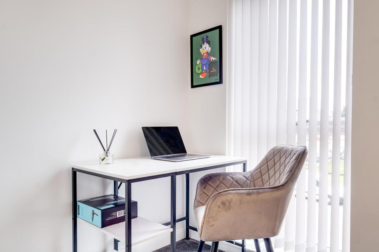 Luxury 2 Bed House City Centre ✘ Bbq & Garden ☆ Family Friendly→ Swingball & Outdoor Furniture - Free Parking → With 50 Inch Smart Tv, Free Netflix & Wifi ✘ Comfy Seating Area - By Maevela Birmingham Ngoại thất bức ảnh